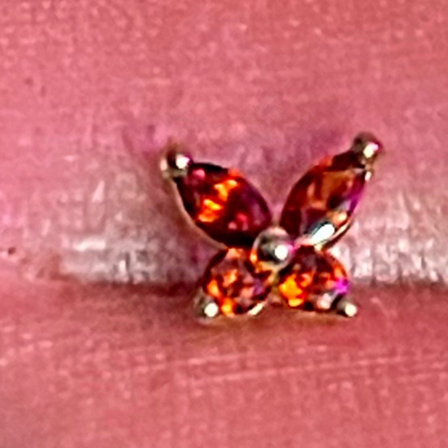BUTTERFLY NOSE STUD