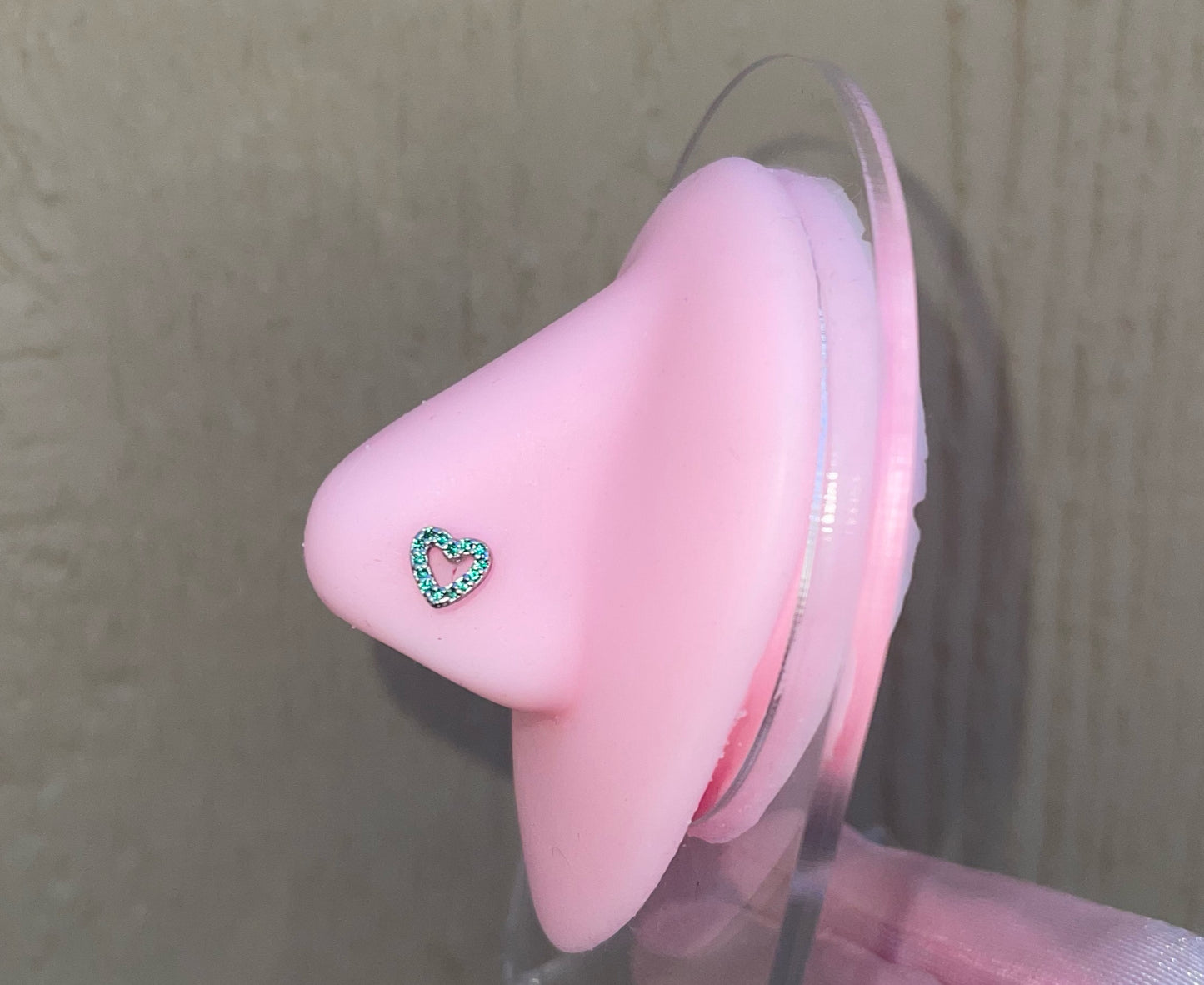 HEART NOSE STUD